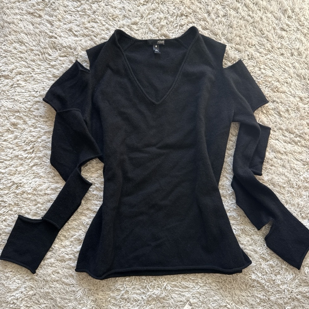 V neck Cashmere sweater, Cold Shoulder. Size M